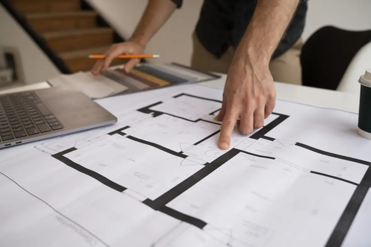 Equipo de arquitectura técnica gestionando proyectos de construcción y obras públicas en Tauste